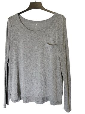 Women’s Soft Gray Long Sleeve Pocket Tee Size Large